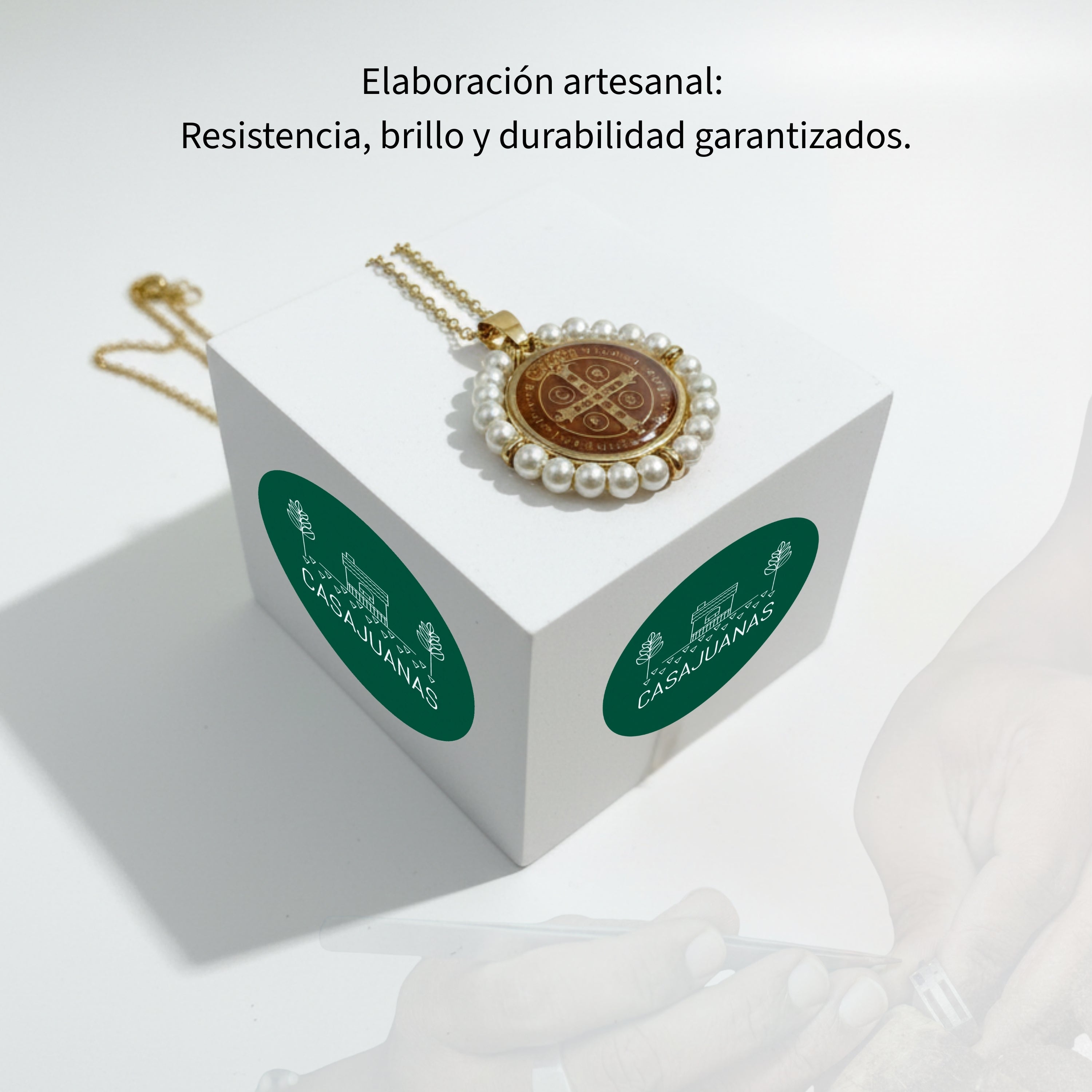 Medalla San Benito Lacado con Perlas